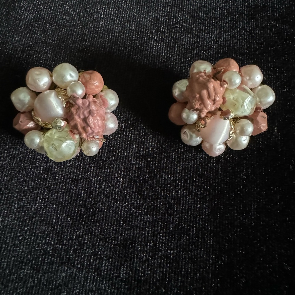 Vintage made in Japan clip on earrings - Picture 1 of 3